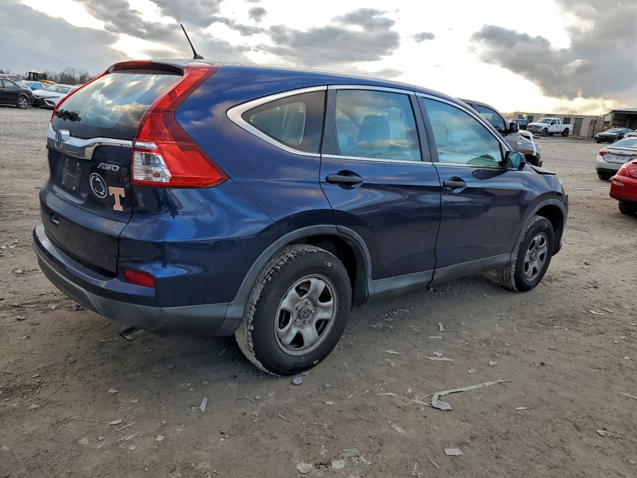 2015 HONDA CR-V LX photo 5