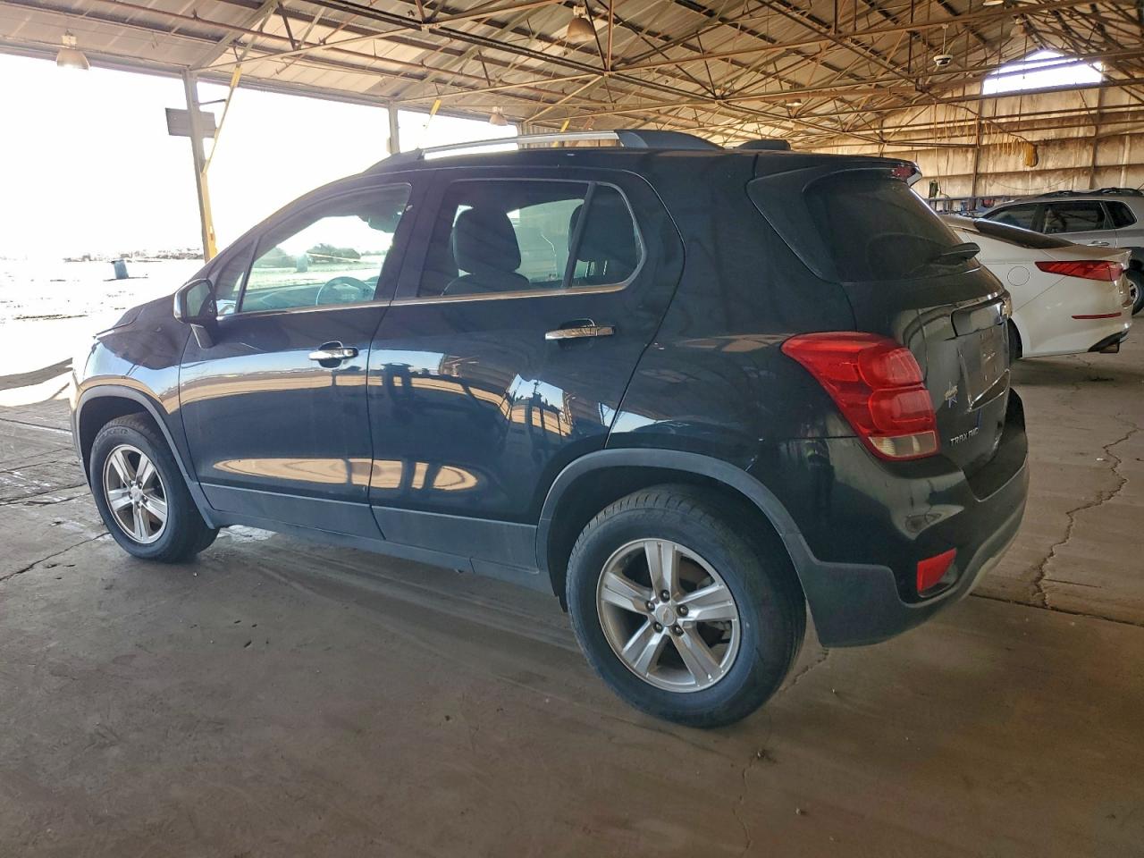 2019 CHEVROLET TRAX 1LT photo 2