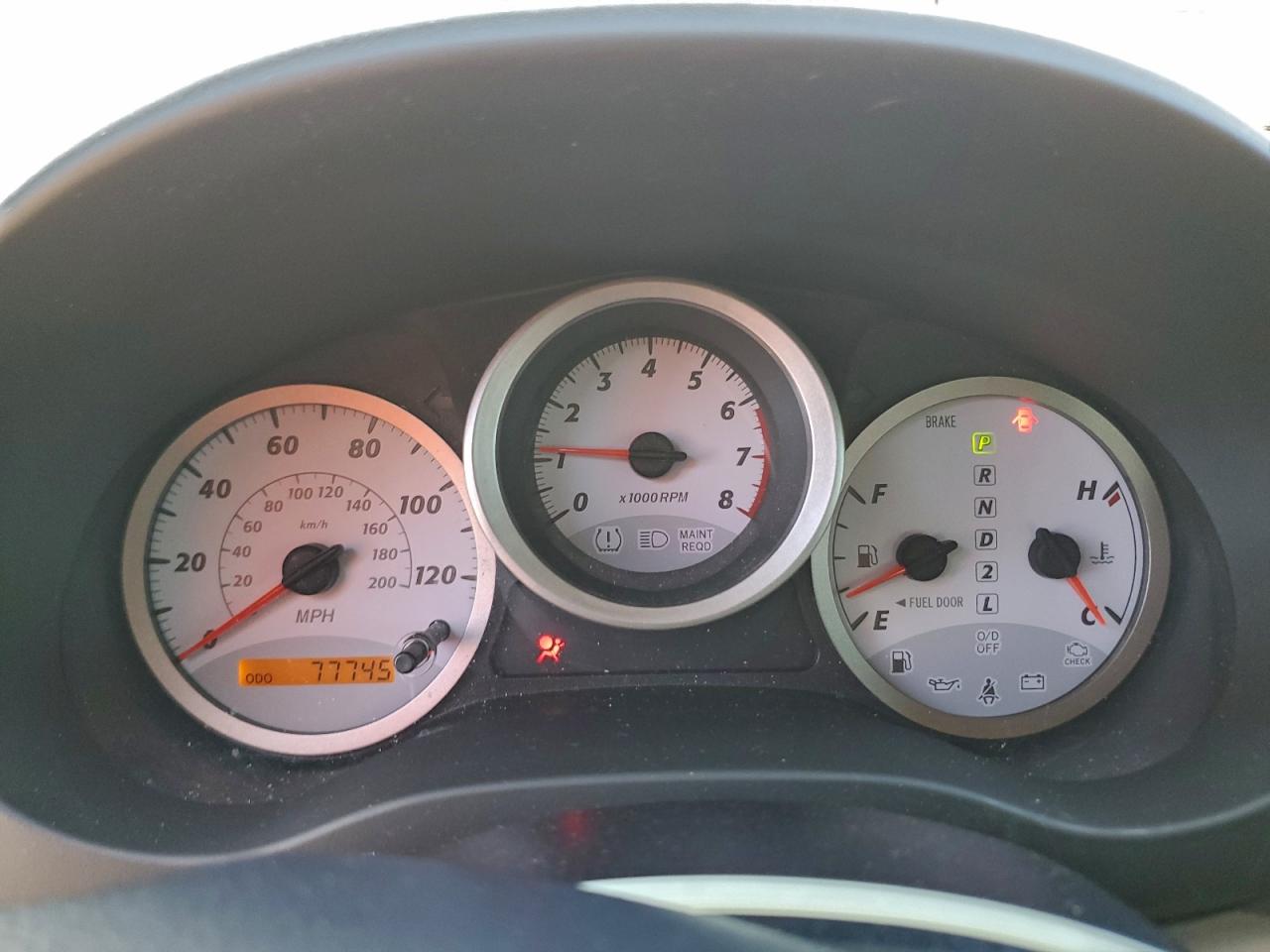 2004 TOYOTA RAV4 photo 9