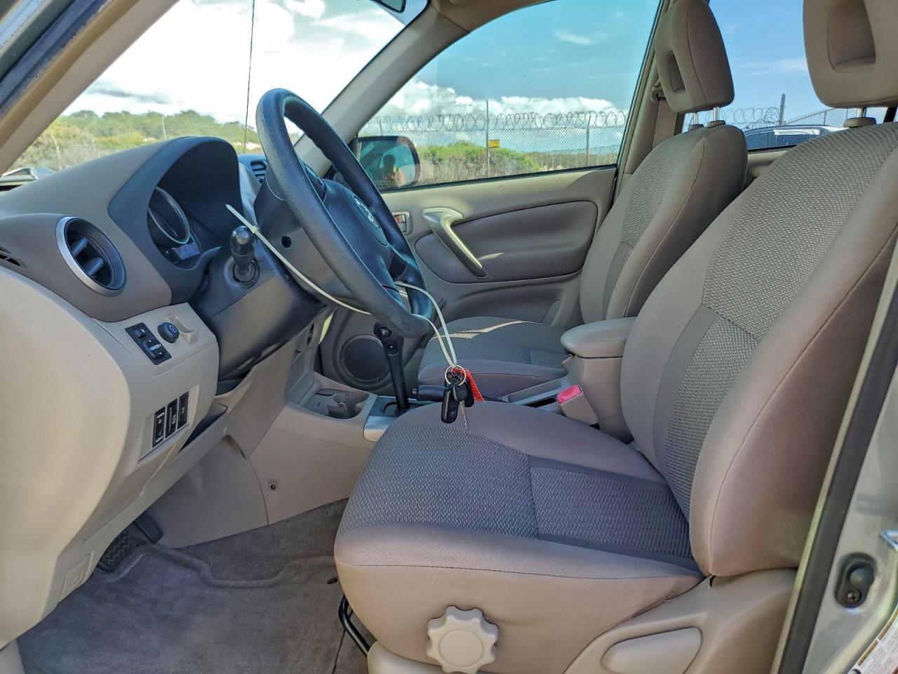 2004 TOYOTA RAV4 photo 7
