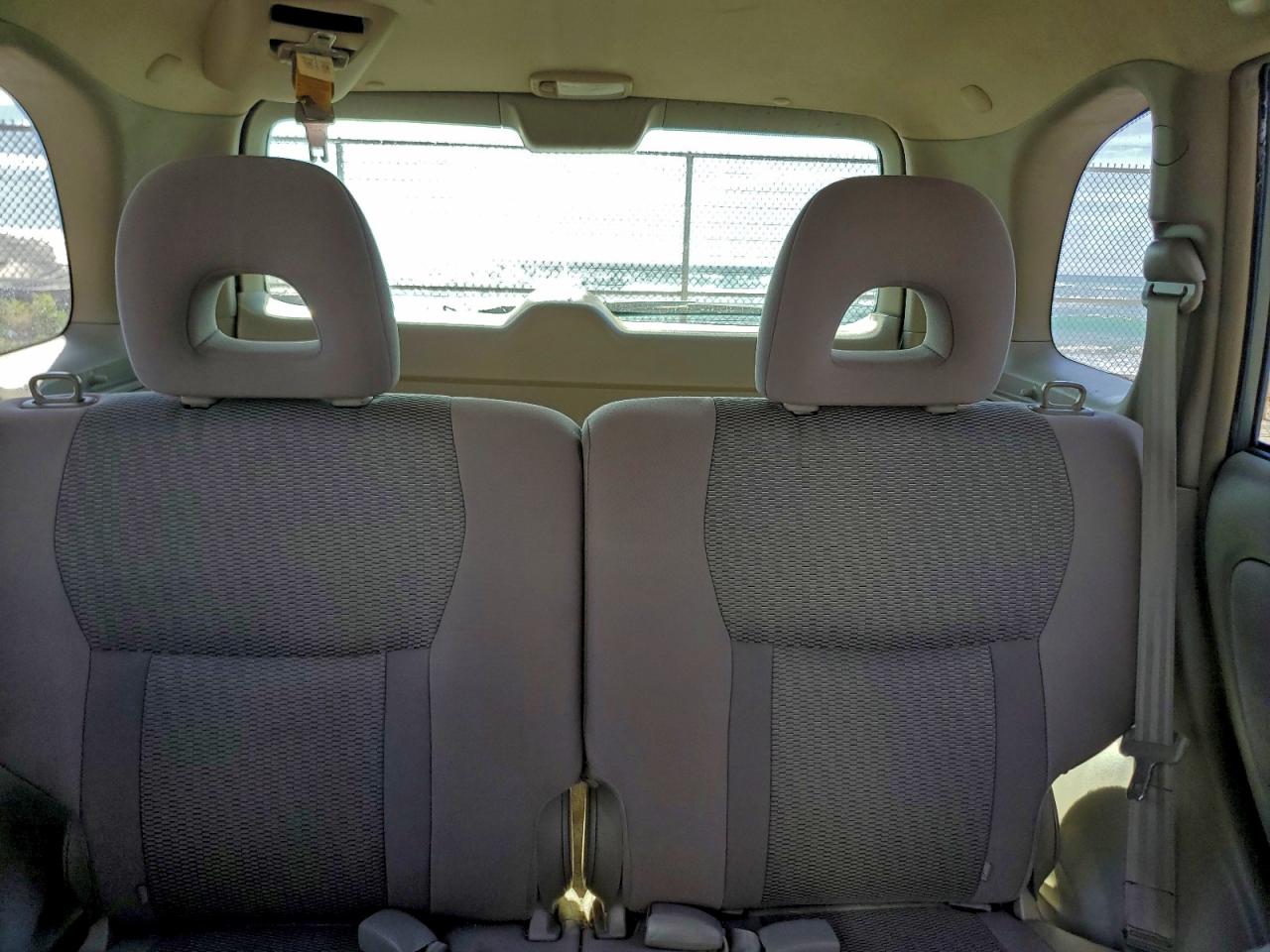 2004 TOYOTA RAV4 photo 10