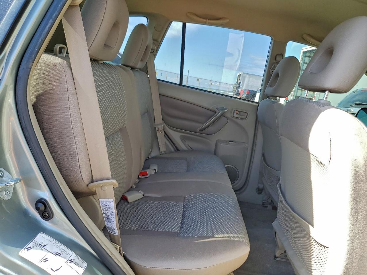 2004 TOYOTA RAV4 photo 11