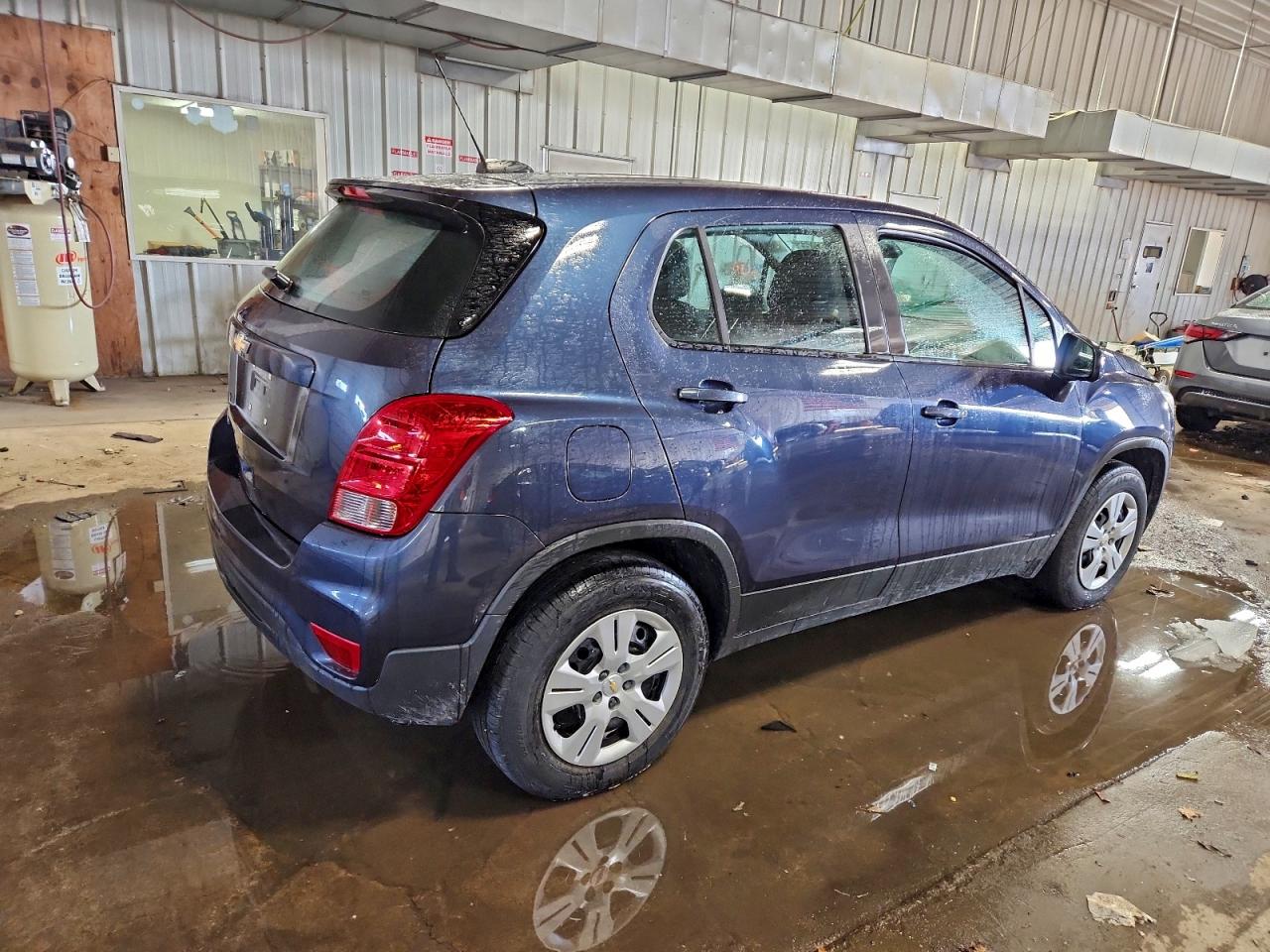 2018 CHEVROLET TRAX LS photo 3