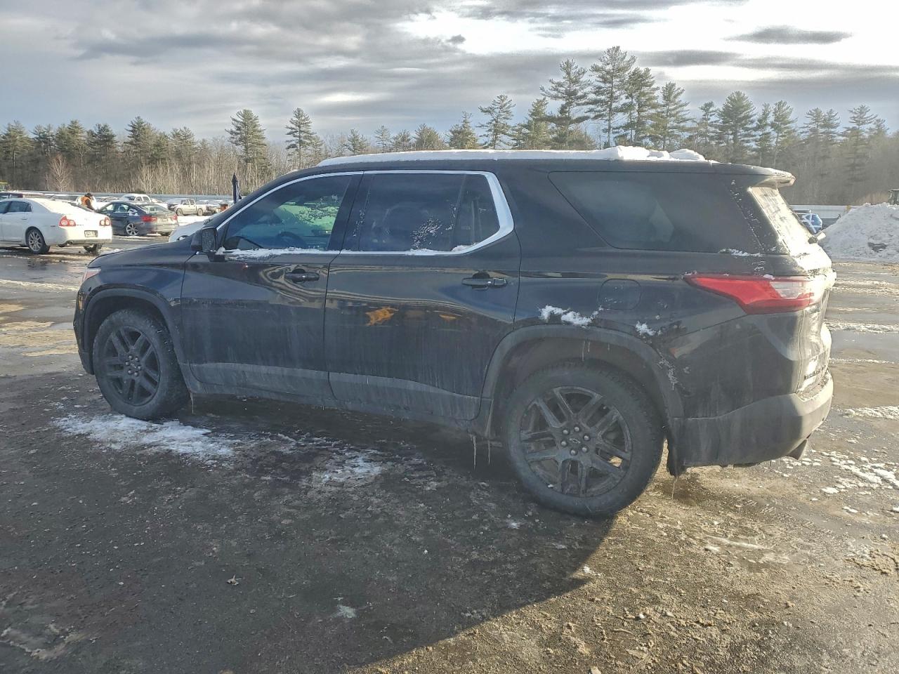 2020 CHEVROLET TRAVERSE LS photo 2