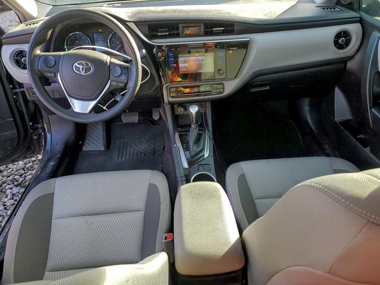 2017 TOYOTA COROLLA L photo 8