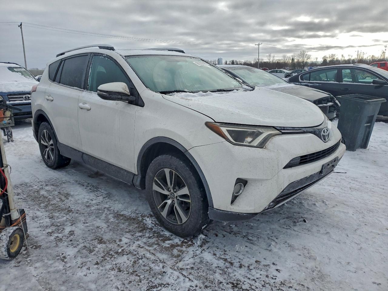 2016 TOYOTA RAV4 XLE photo 4
