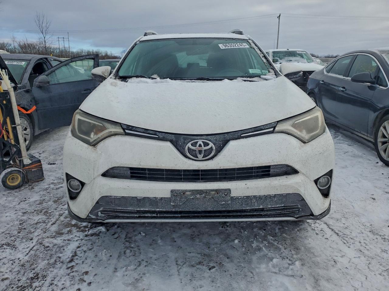 2016 TOYOTA RAV4 XLE photo 5