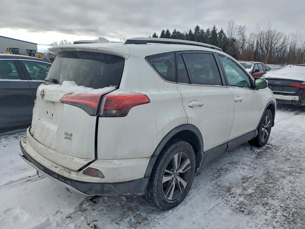 2016 TOYOTA RAV4 XLE photo 3