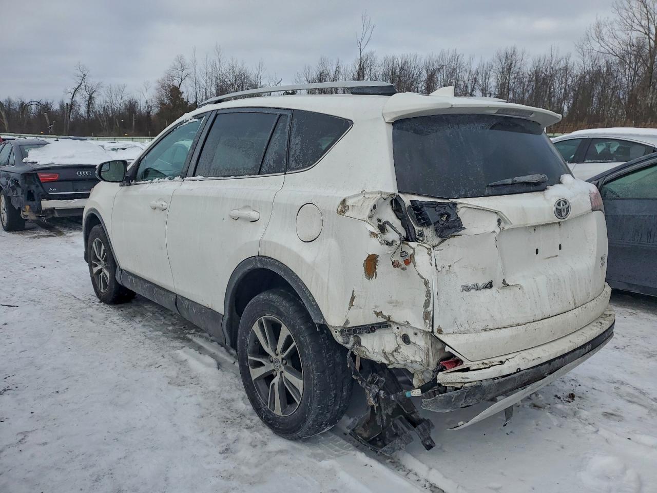 2016 TOYOTA RAV4 XLE photo 2