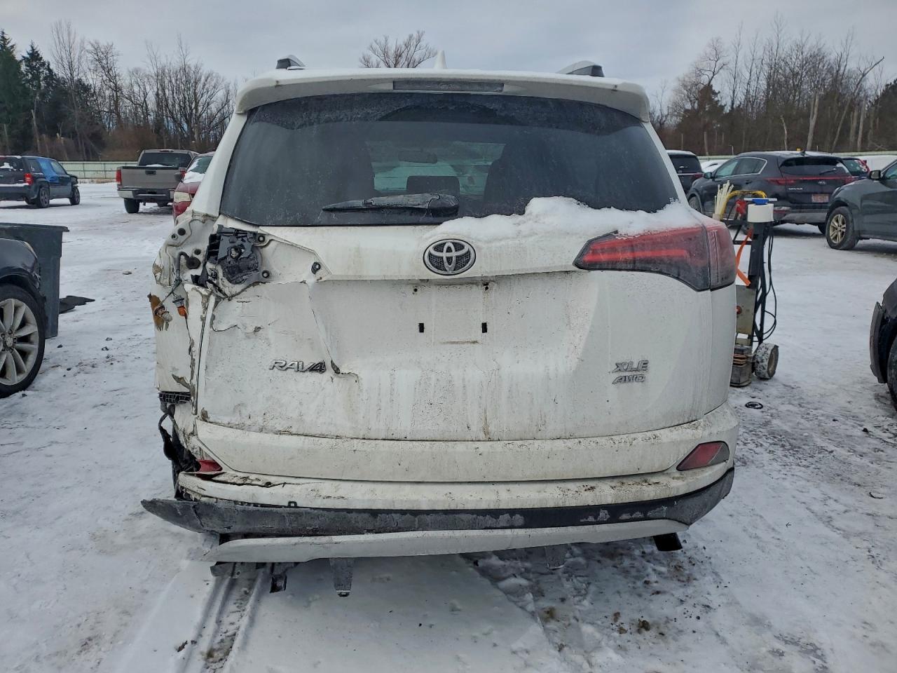 2016 TOYOTA RAV4 XLE photo 6