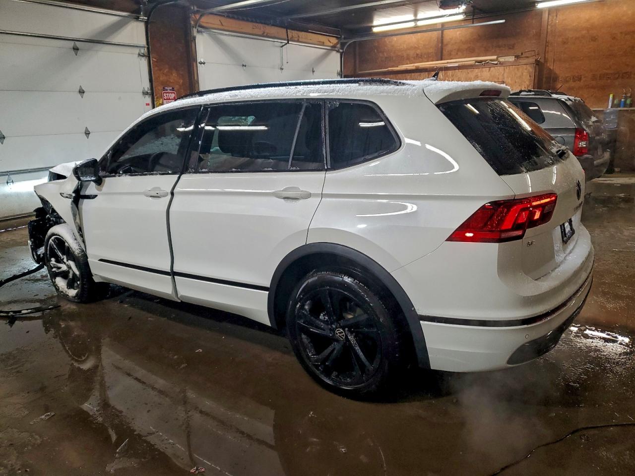 2024 VOLKSWAGEN TIGUAN SE R-LINE BLACK photo 2