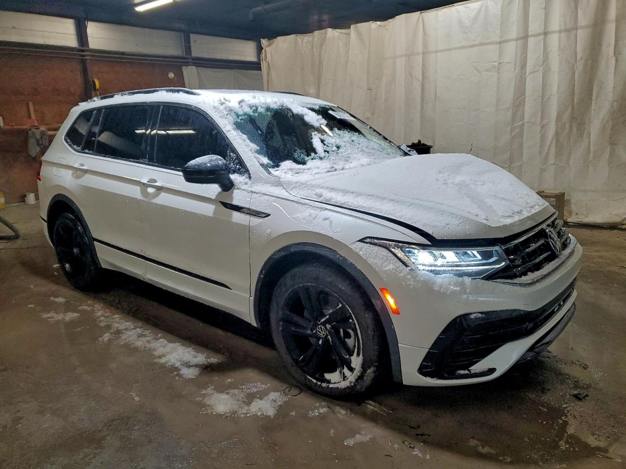 2024 VOLKSWAGEN TIGUAN SE R-LINE BLACK photo 4
