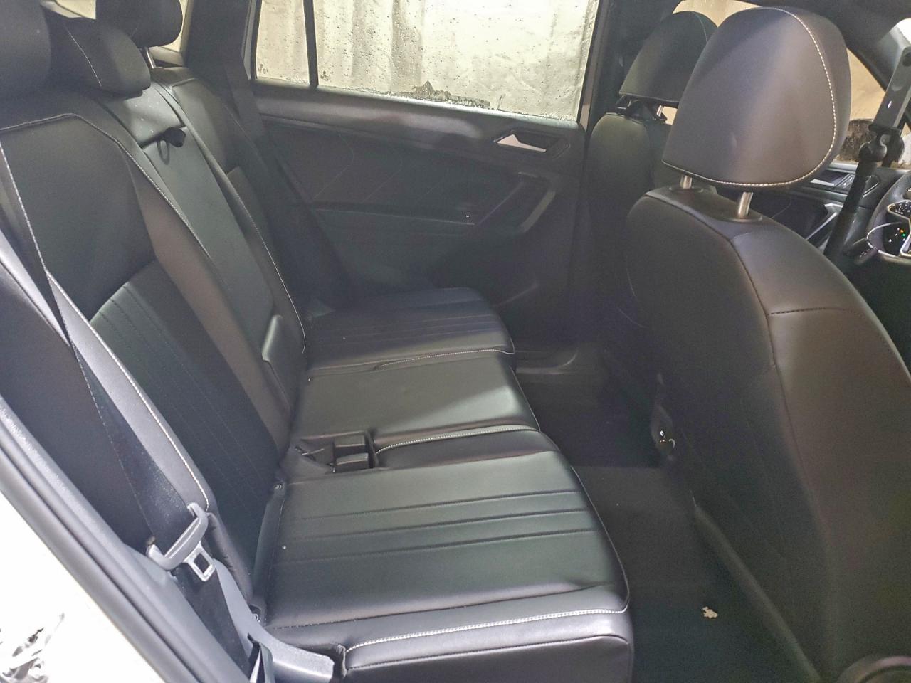 2024 VOLKSWAGEN TIGUAN SE R-LINE BLACK photo 11