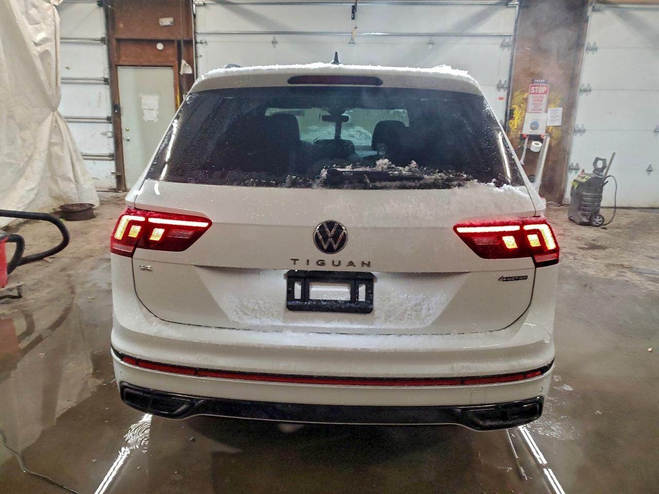 2024 VOLKSWAGEN TIGUAN SE R-LINE BLACK photo 6