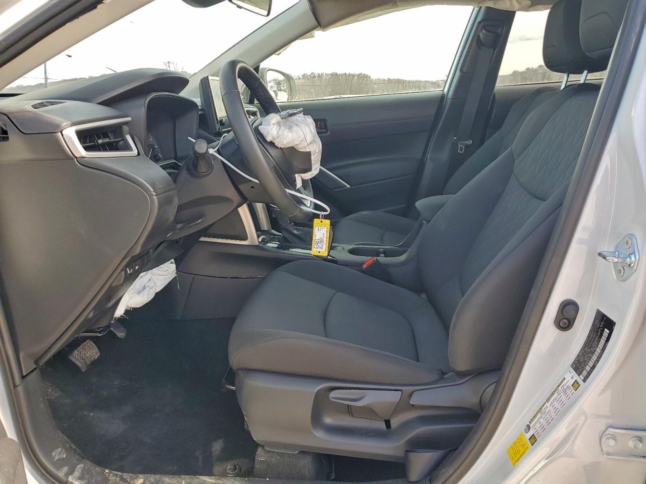 2025 TOYOTA COROLLA CROSS LE photo 7