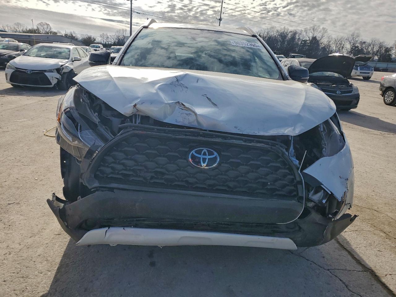 2025 TOYOTA COROLLA CROSS LE photo 5