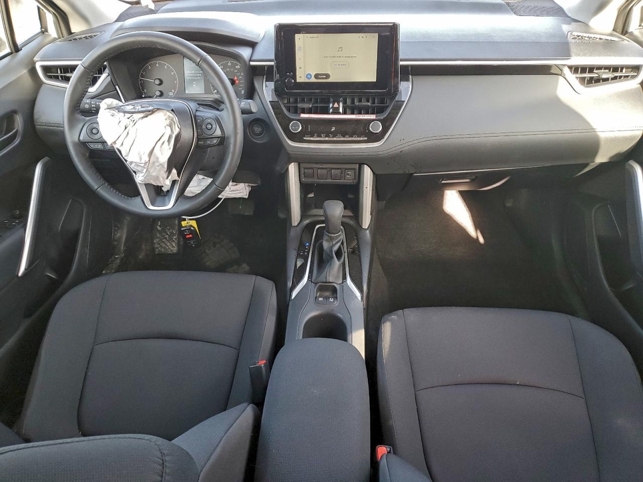 2025 TOYOTA COROLLA CROSS LE photo 8