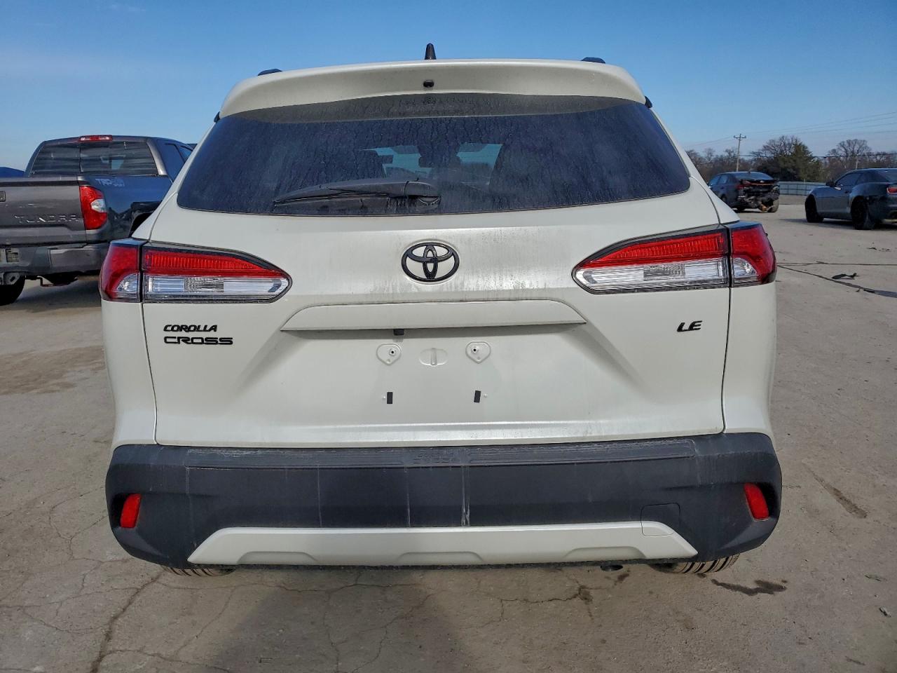 2025 TOYOTA COROLLA CROSS LE photo 6