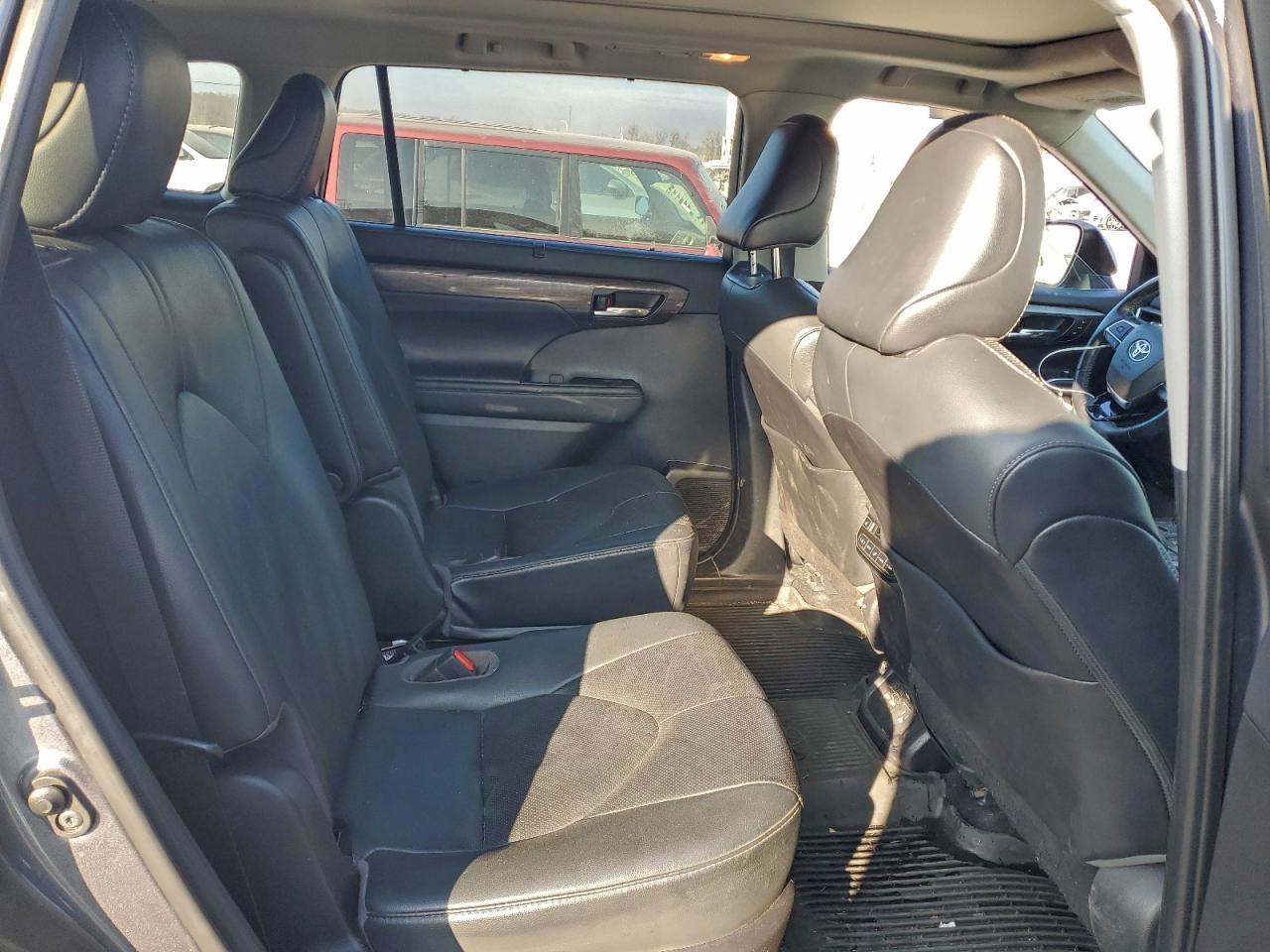 2021 TOYOTA HIGHLANDER PLATINUM photo 19