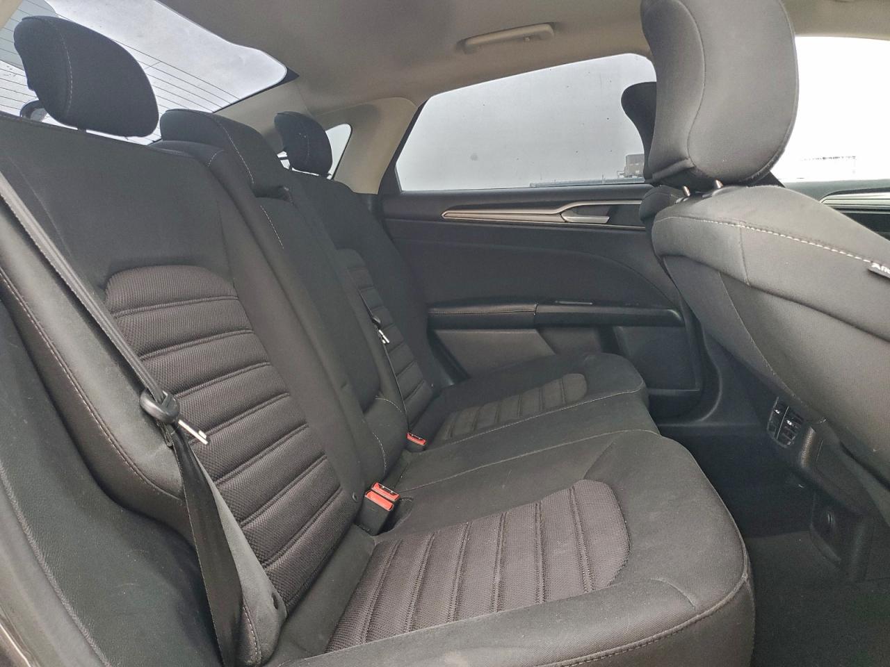2017 FORD FUSION SE photo 10