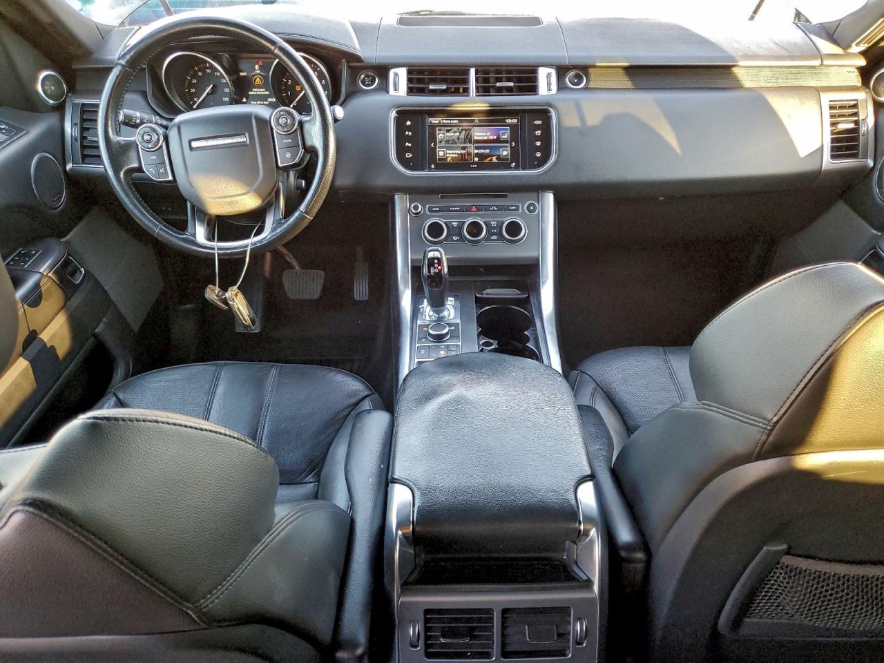 2016 LAND ROVER RANGE ROVER SPORT SE photo 8