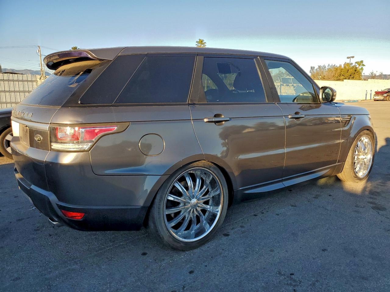 2016 LAND ROVER RANGE ROVER SPORT SE photo 3