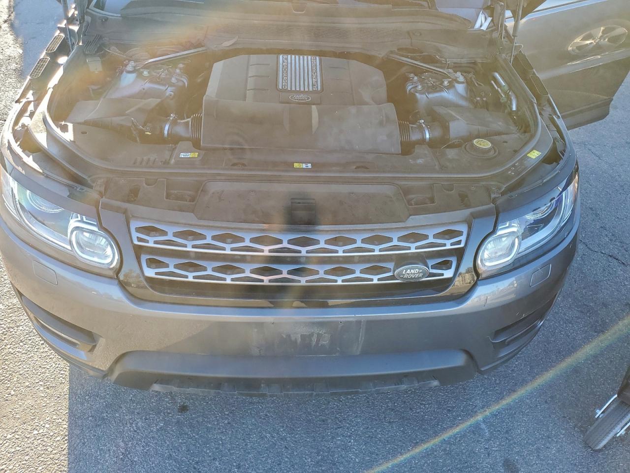 2016 LAND ROVER RANGE ROVER SPORT SE photo 12