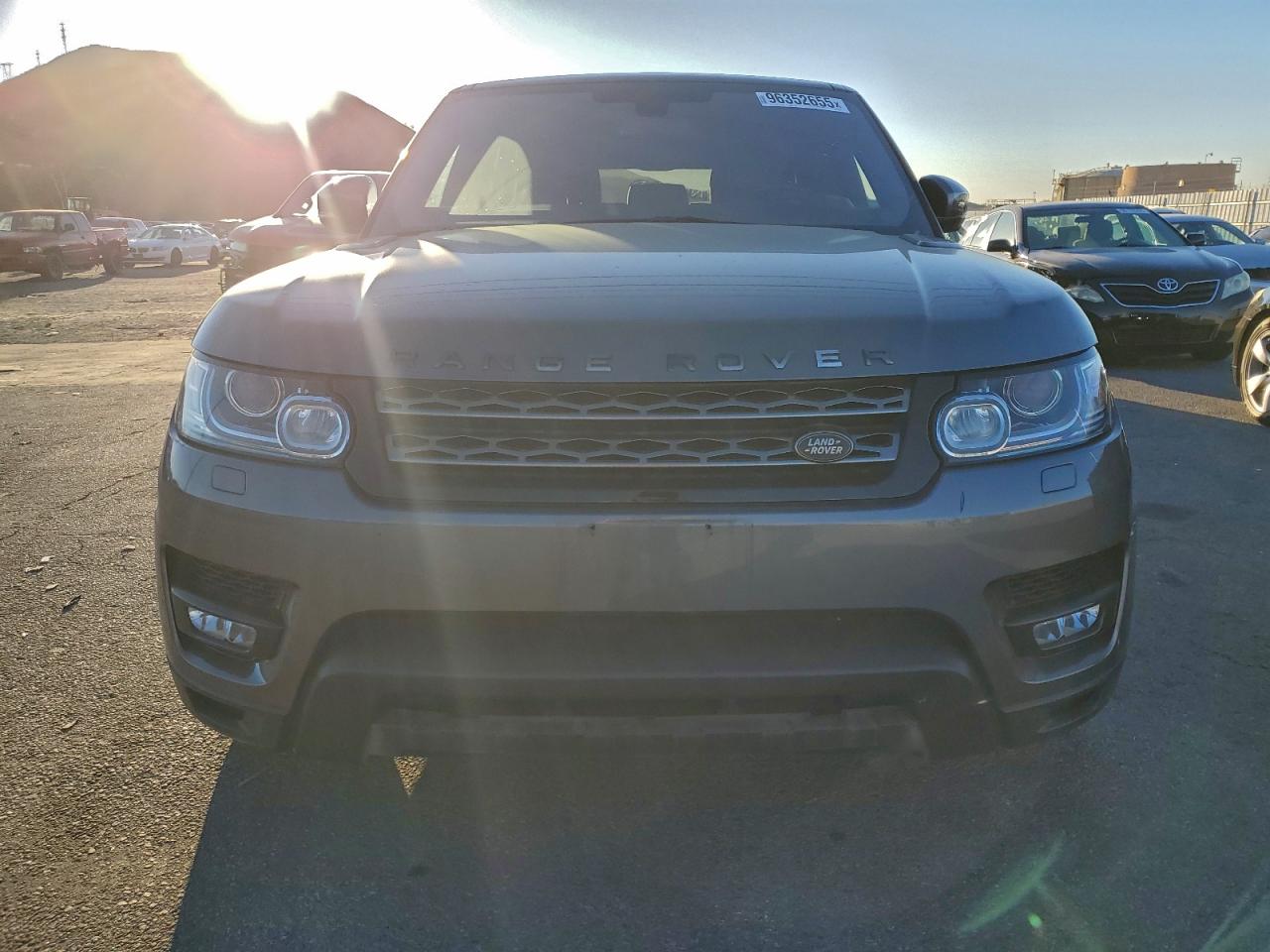 2016 LAND ROVER RANGE ROVER SPORT SE photo 5
