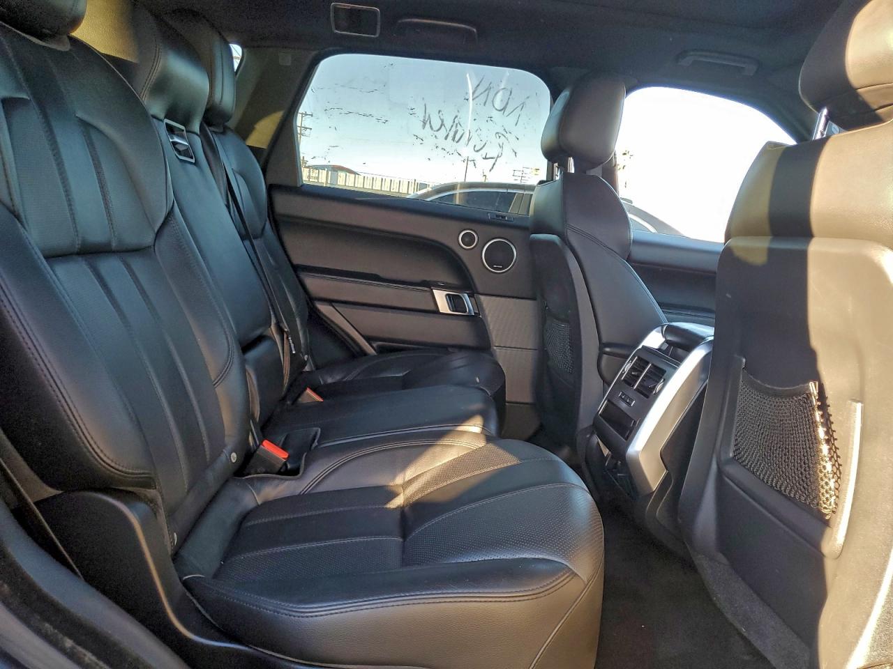 2016 LAND ROVER RANGE ROVER SPORT SE photo 11