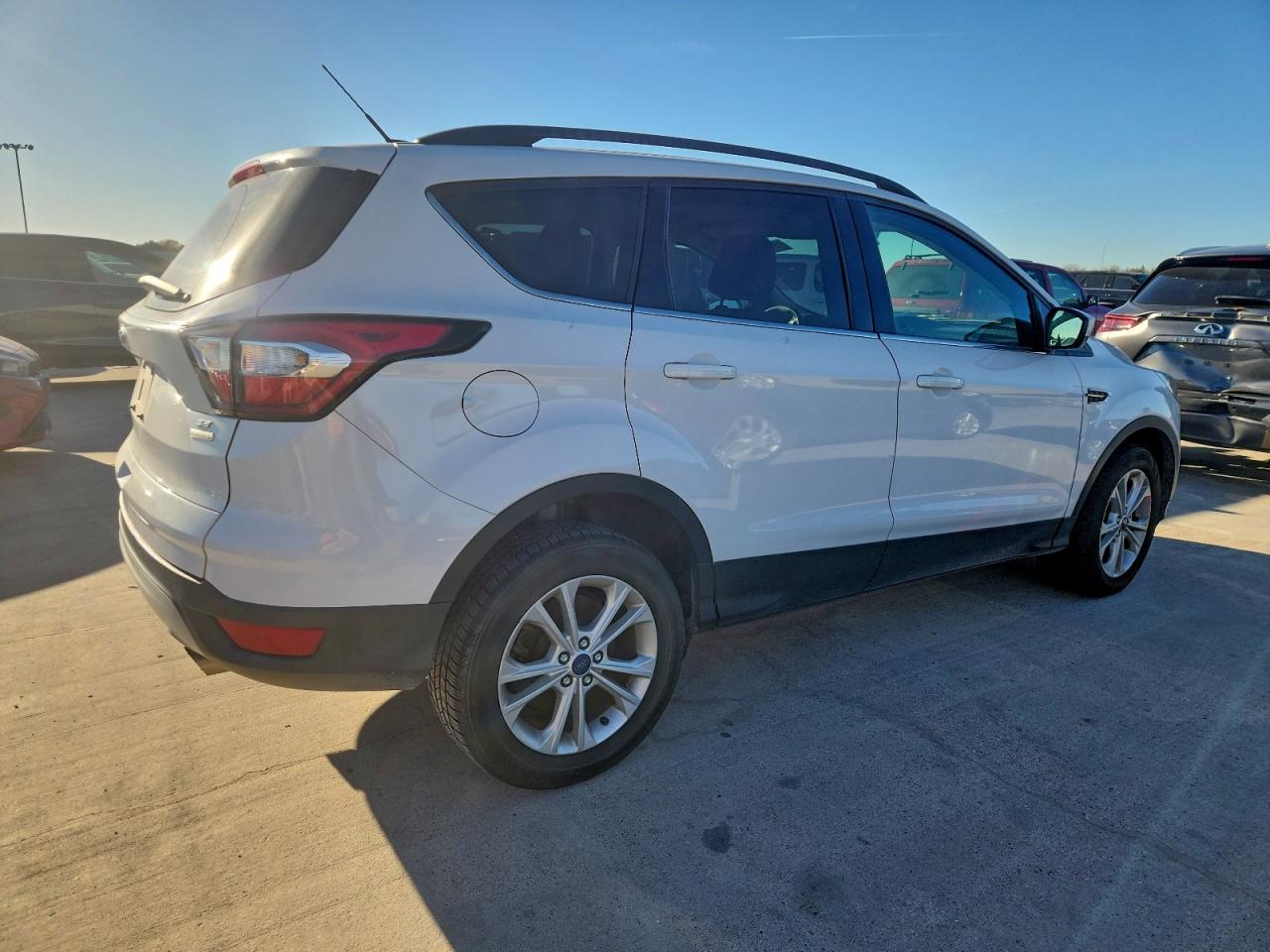 2017 FORD ESCAPE SE photo 3