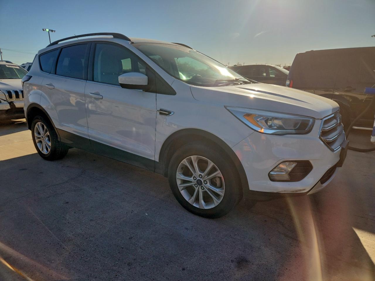 2017 FORD ESCAPE SE photo 4