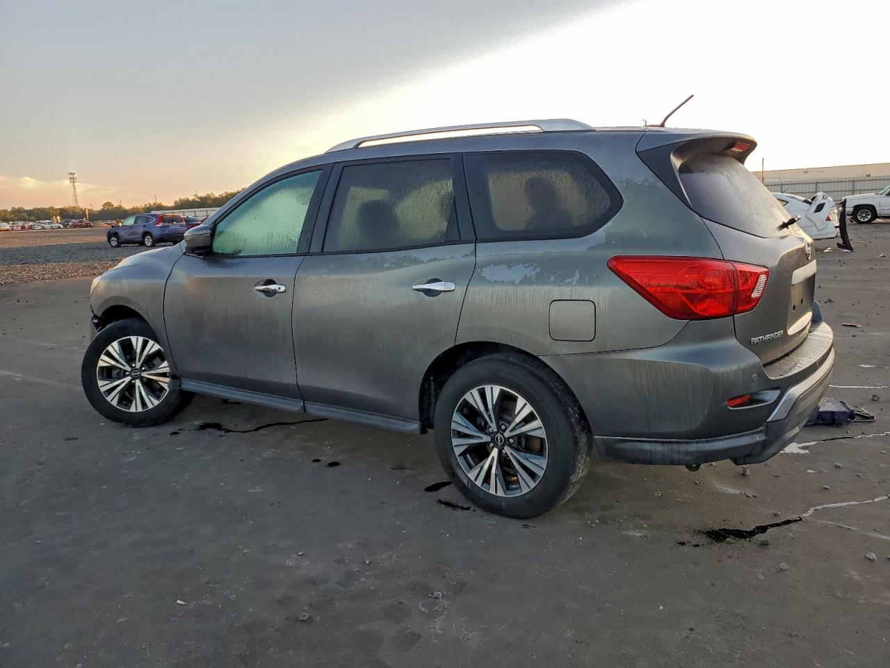 2017 NISSAN PATHFINDER S photo 2