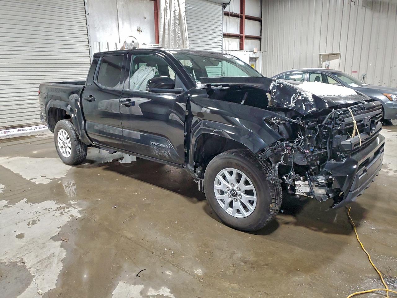 2025 TOYOTA TACOMA DOUBLE CAB photo 4