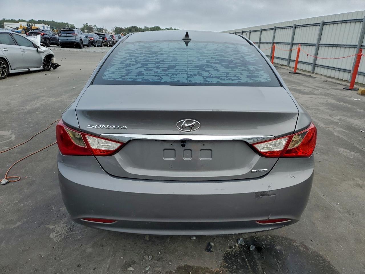 2011 HYUNDAI SONATA SE photo 6