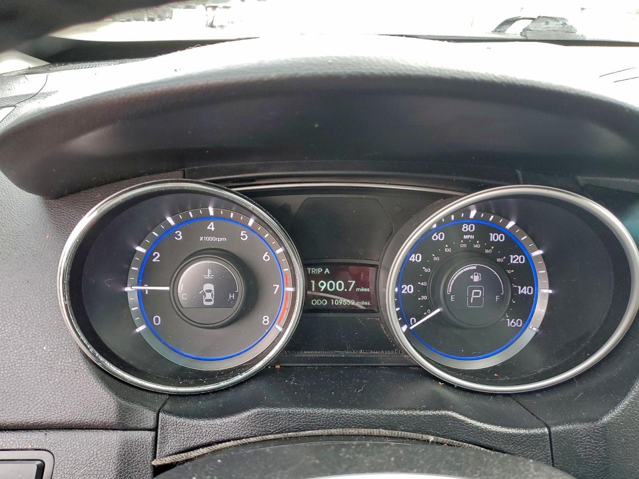 2011 HYUNDAI SONATA SE photo 9