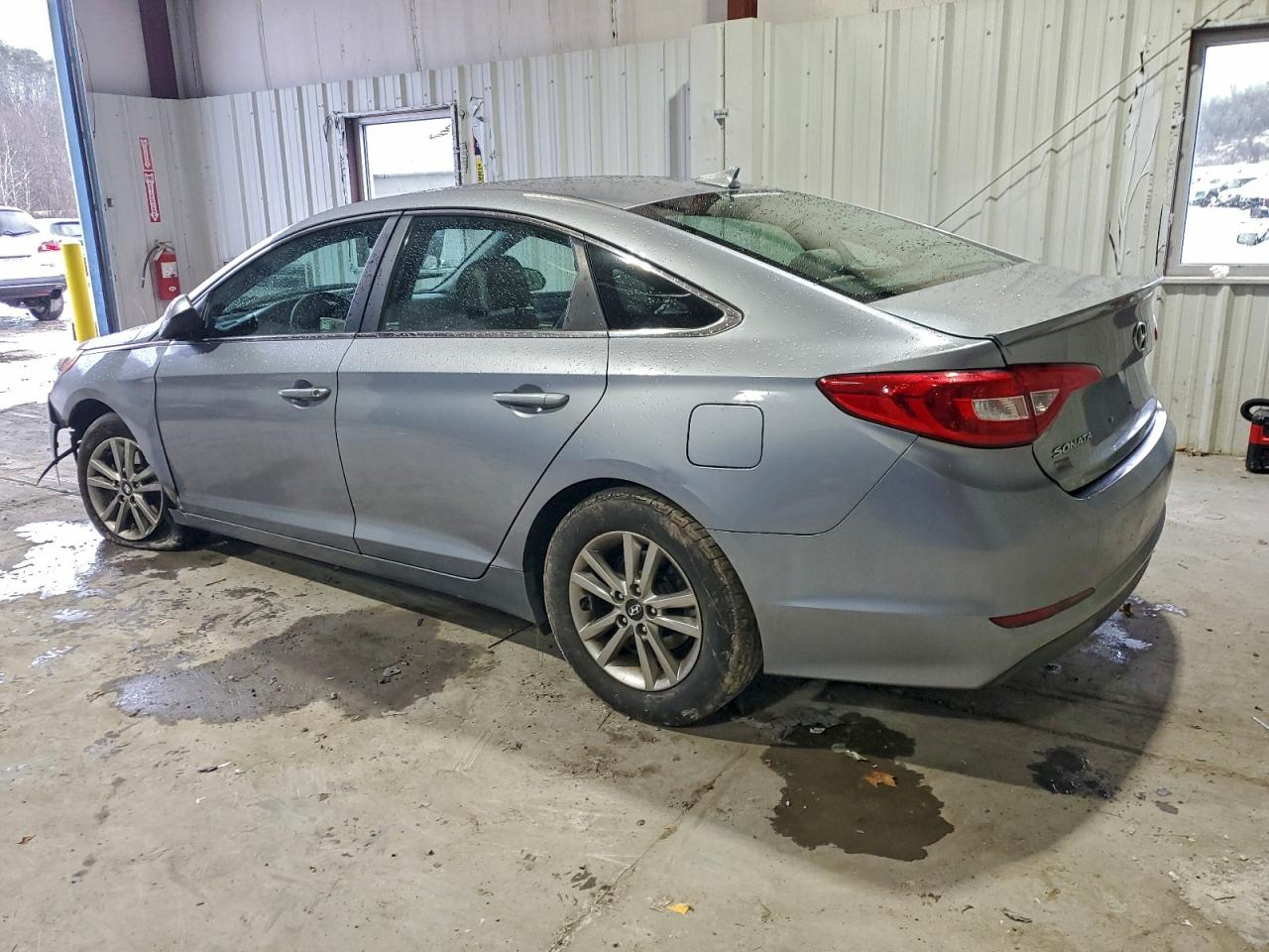 2015 HYUNDAI SONATA SE photo 2