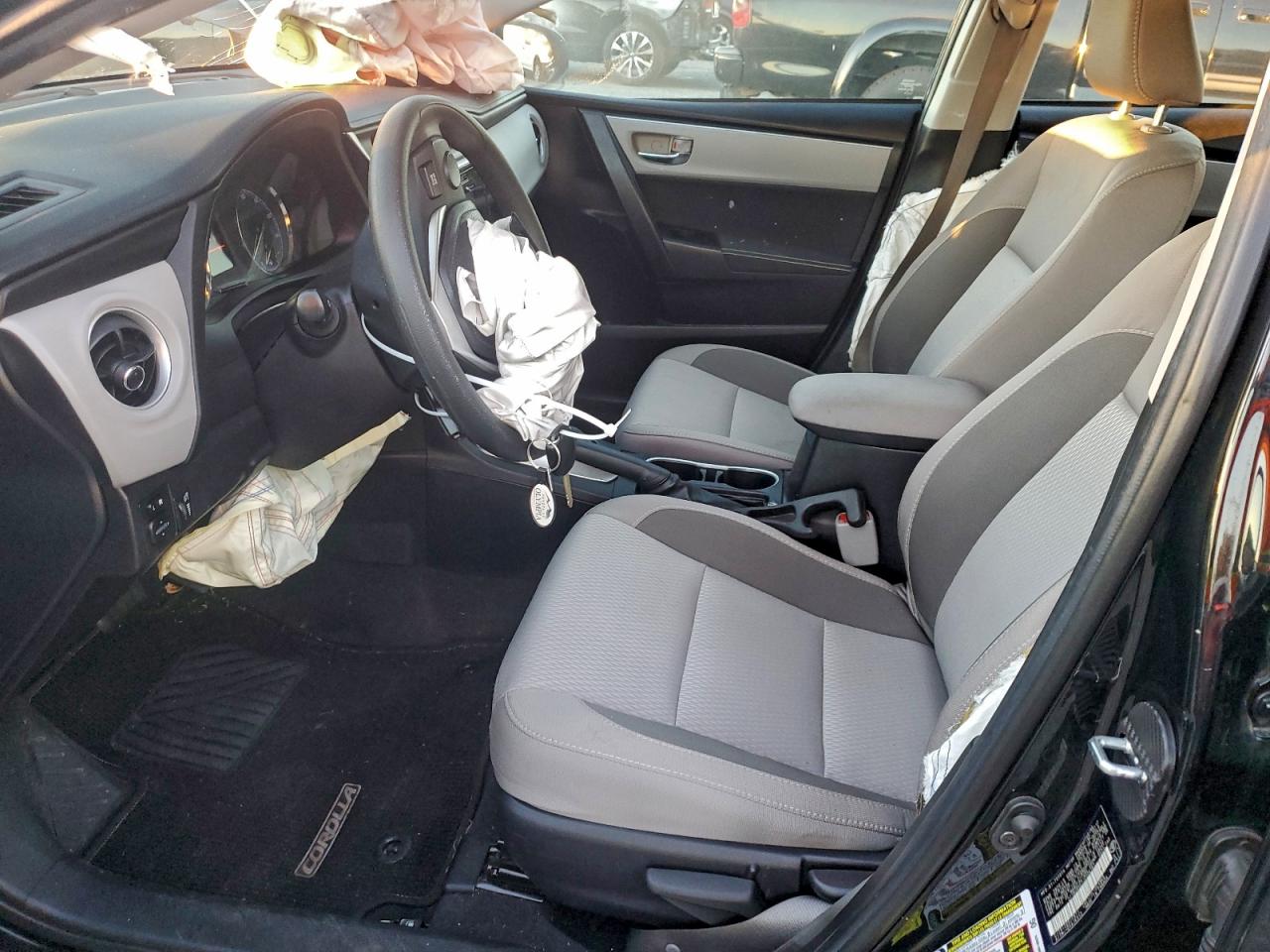 2018 TOYOTA COROLLA L photo 7