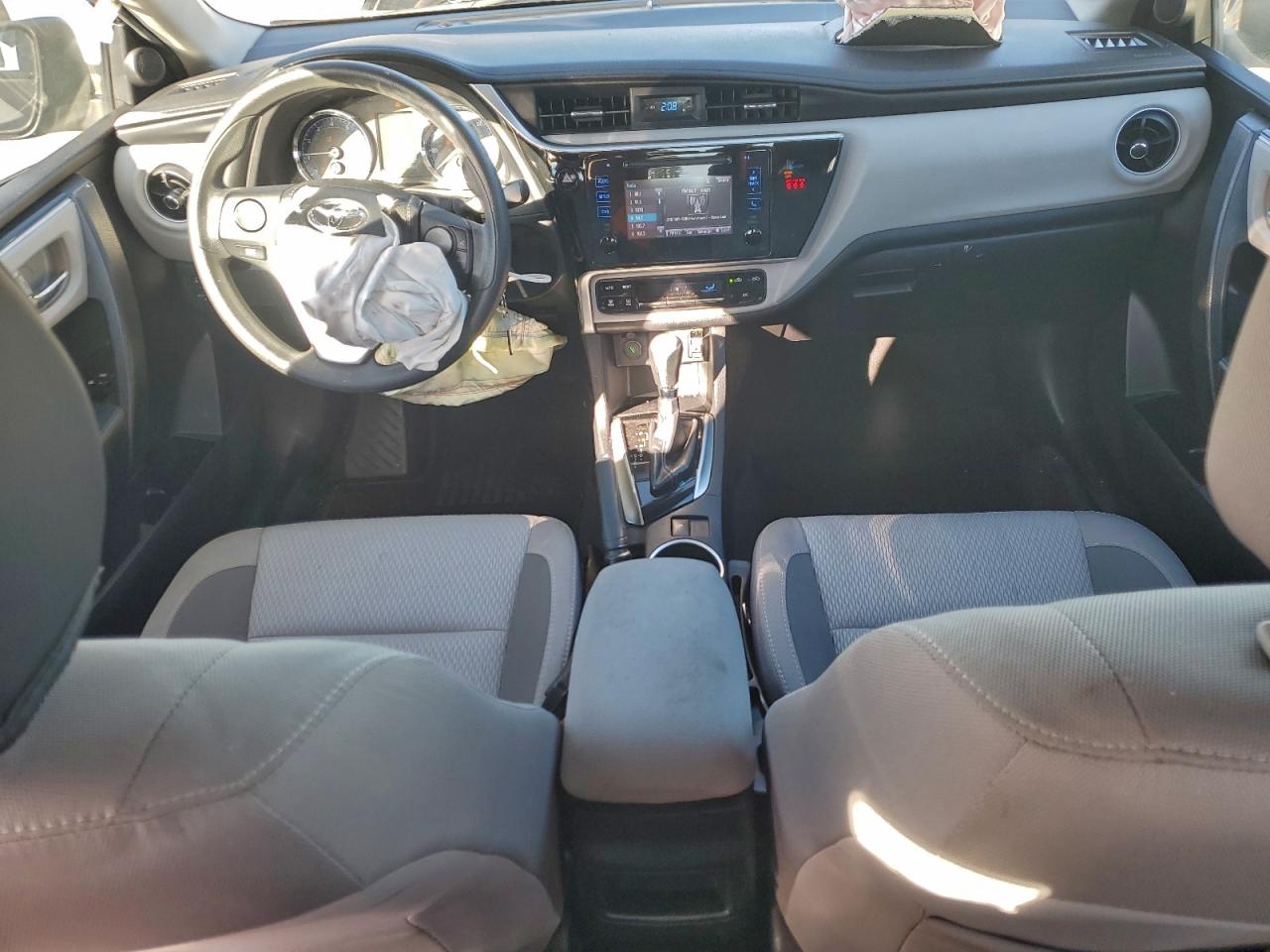 2018 TOYOTA COROLLA L photo 8