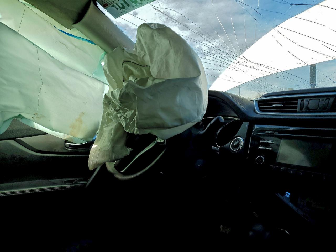 2014 NISSAN ROGUE S photo 9