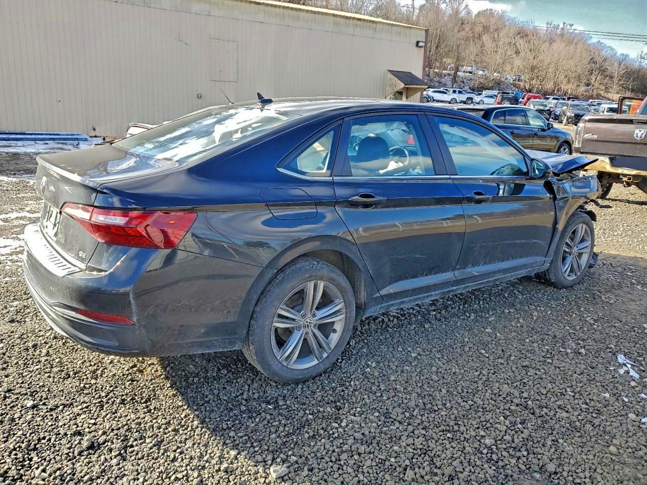 2023 VOLKSWAGEN JETTA SE photo 3