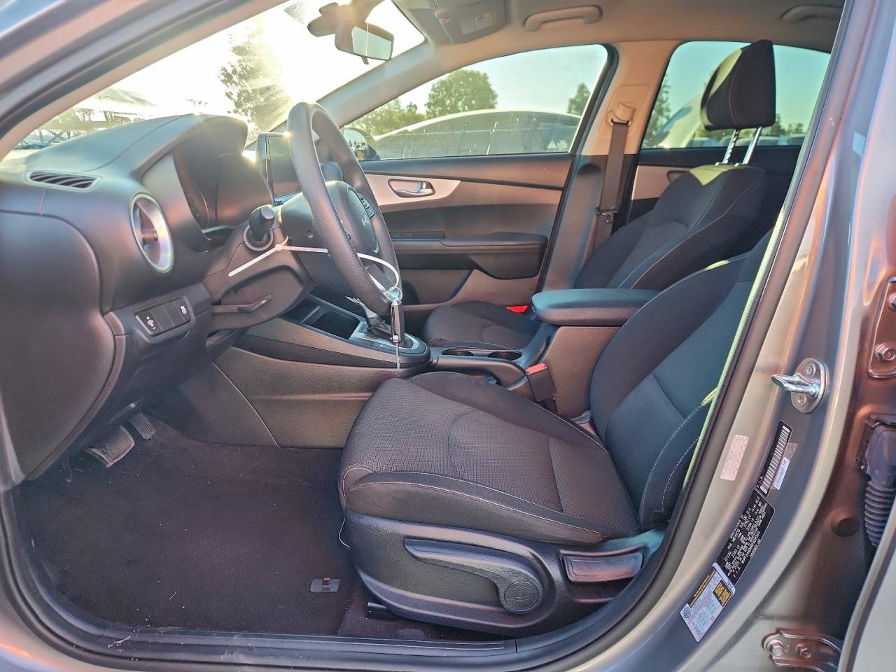 2024 KIA FORTE LX photo 13