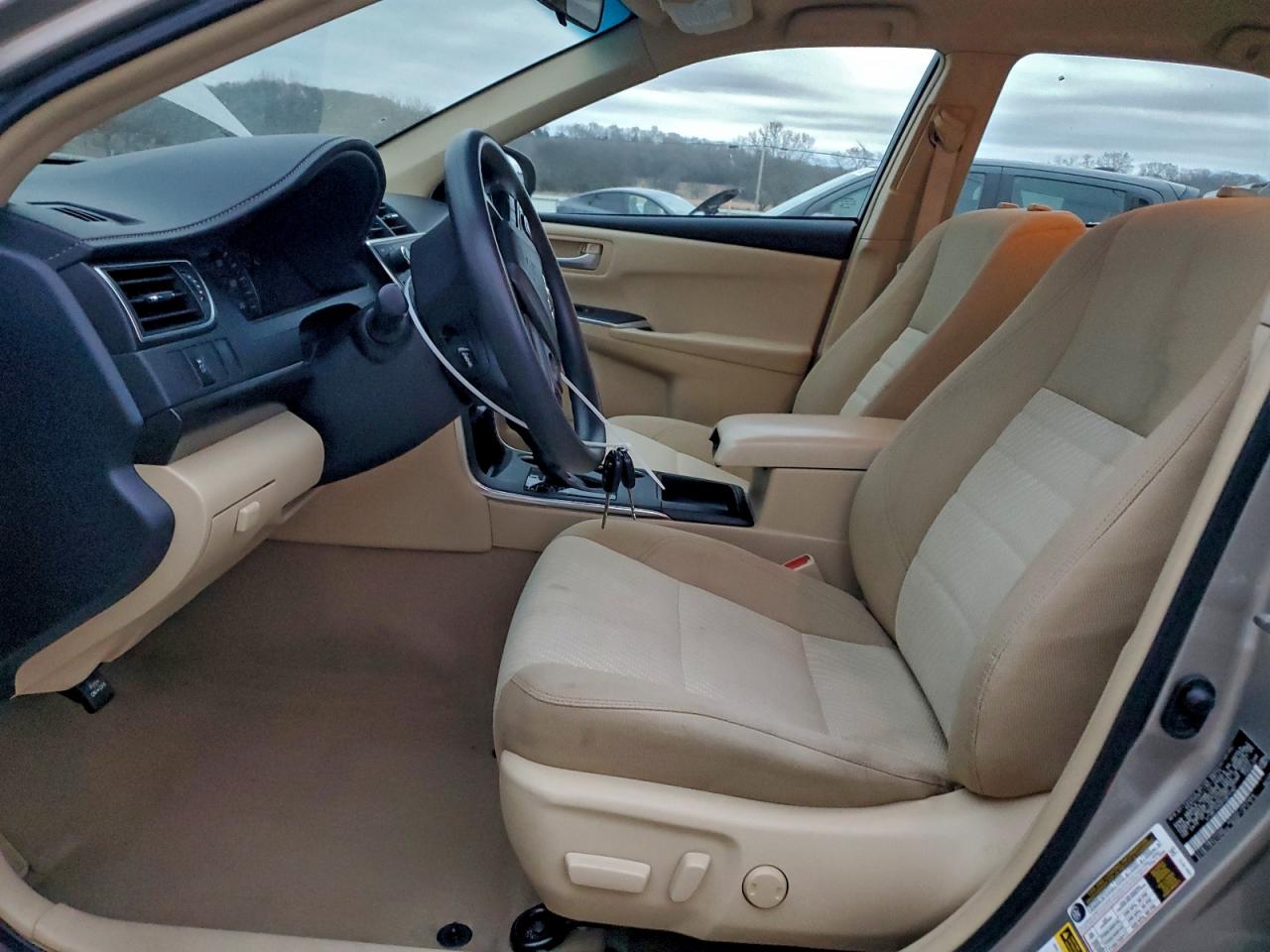 2015 TOYOTA CAMRY LE photo 7