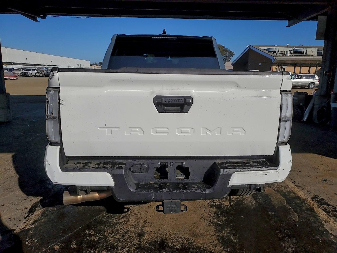 2025 TOYOTA TACOMA DOUBLE CAB photo 6