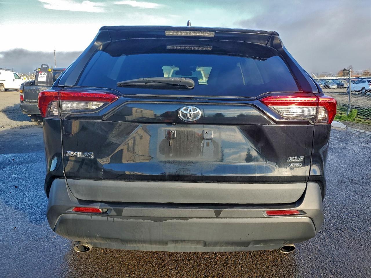 2022 TOYOTA RAV4 XLE photo 6