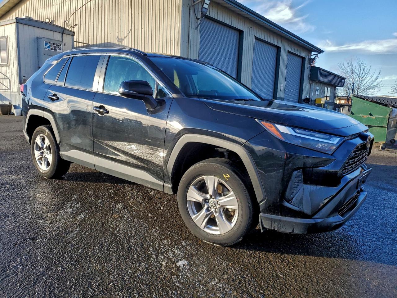 2022 TOYOTA RAV4 XLE photo 4
