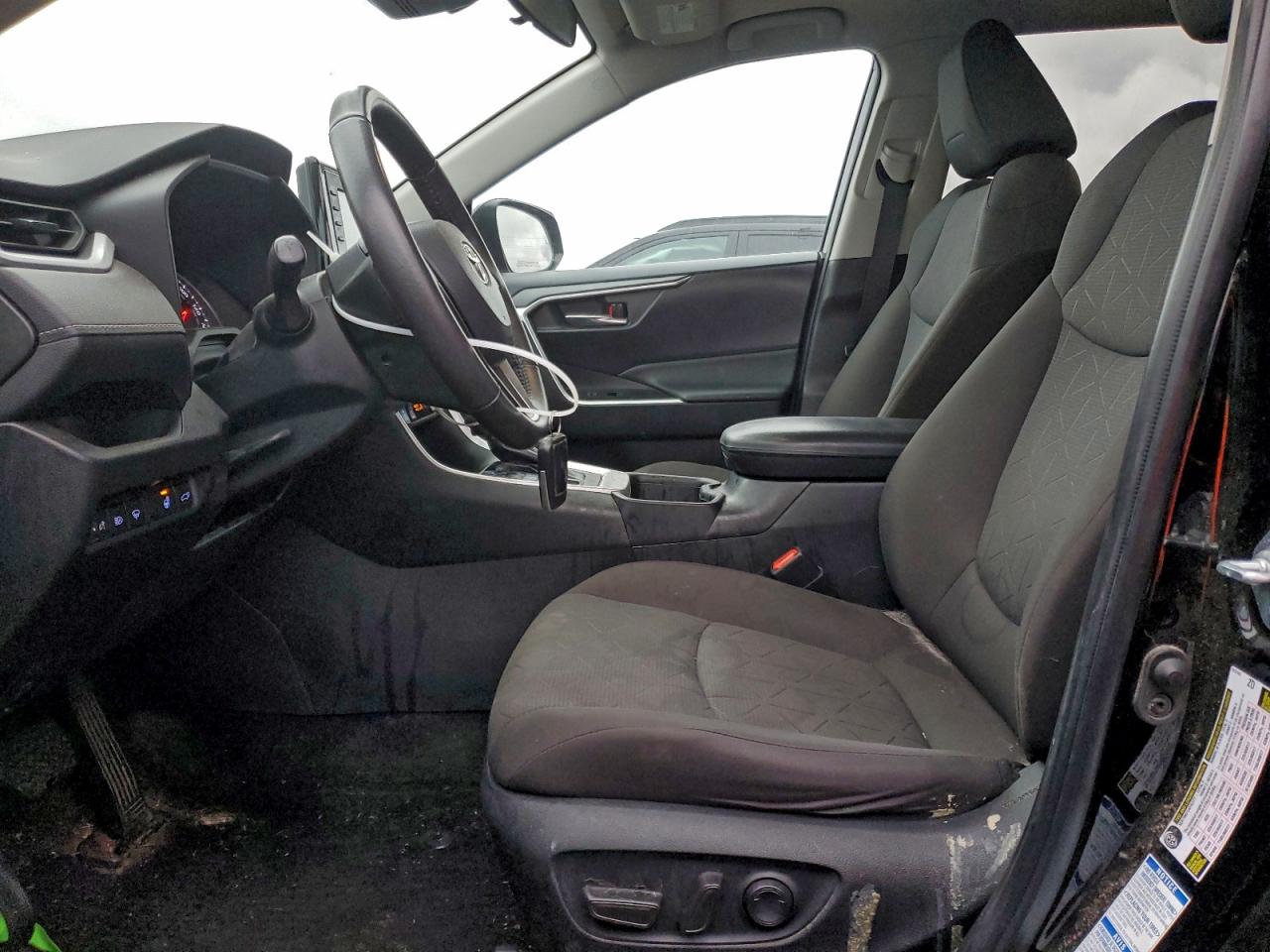 2022 TOYOTA RAV4 XLE photo 7