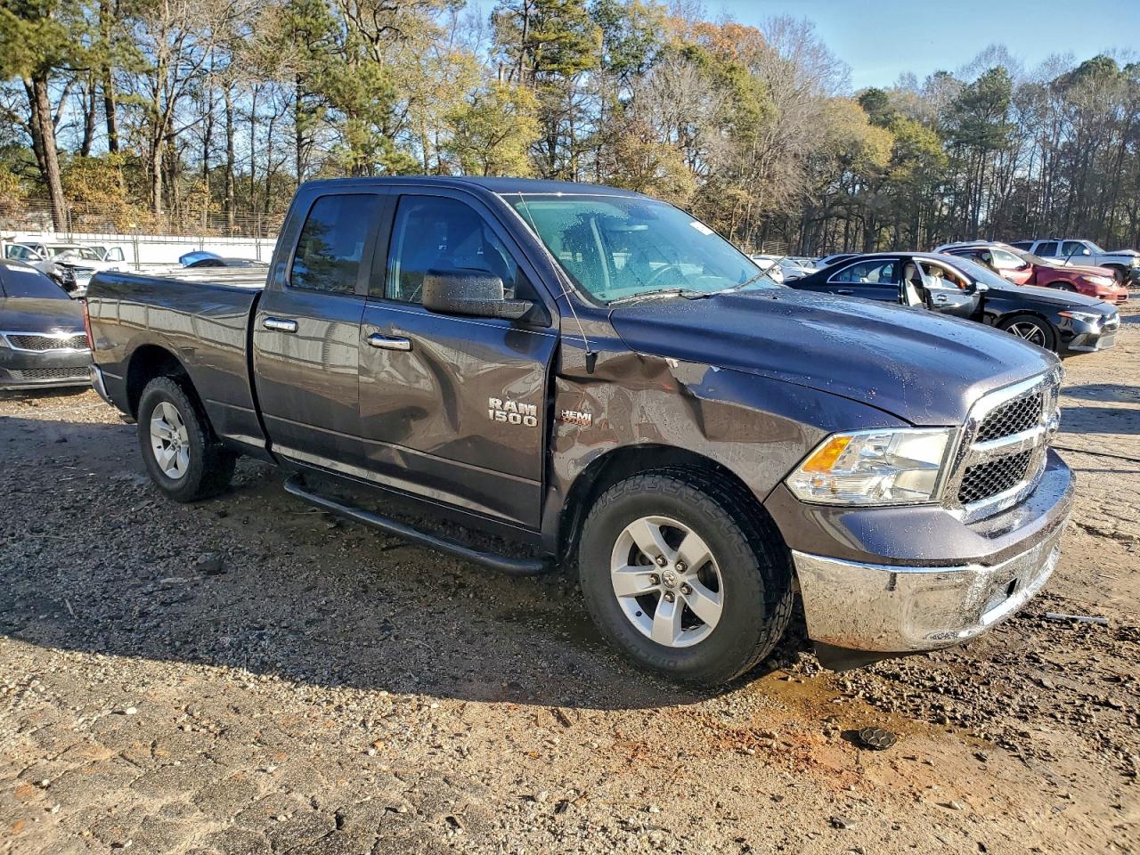 2016 RAM 1500 SLT photo 4
