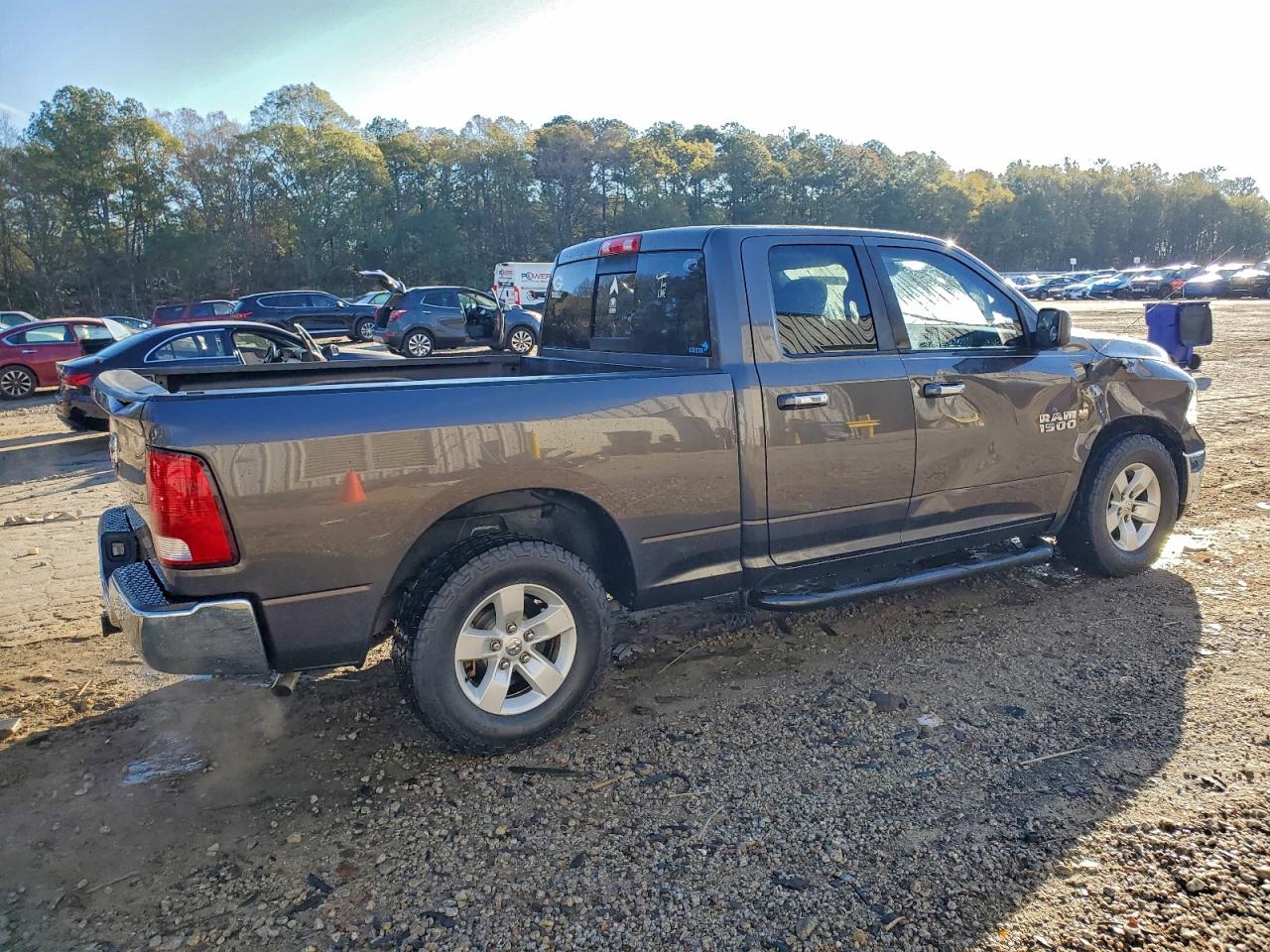 2016 RAM 1500 SLT photo 3