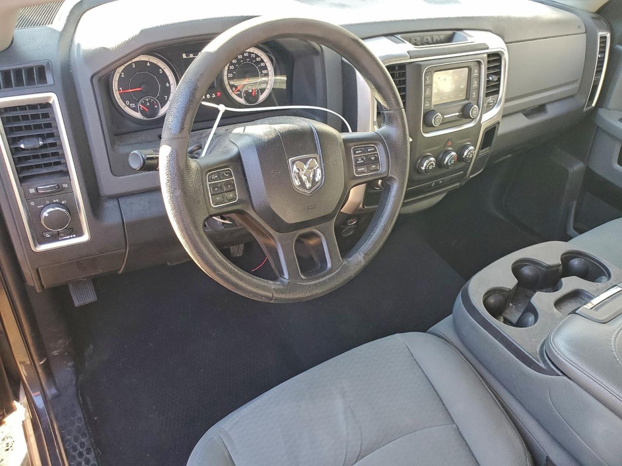 2016 RAM 1500 SLT photo 8