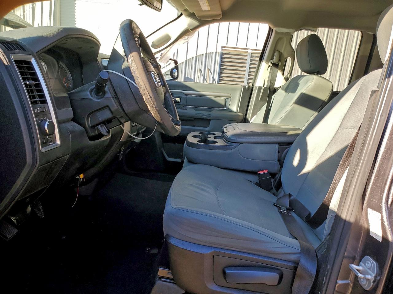2016 RAM 1500 SLT photo 7